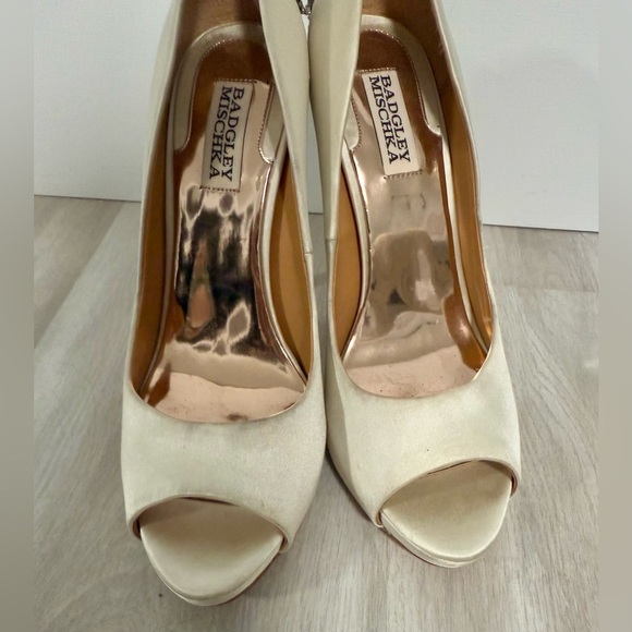 Badgley Mischka Peep Toe Heels, Size 8 1/2, Color Latte Satin - Picture 11 of 15